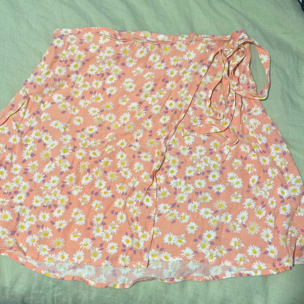 pink tie around skirt - Picture 1 of 2
